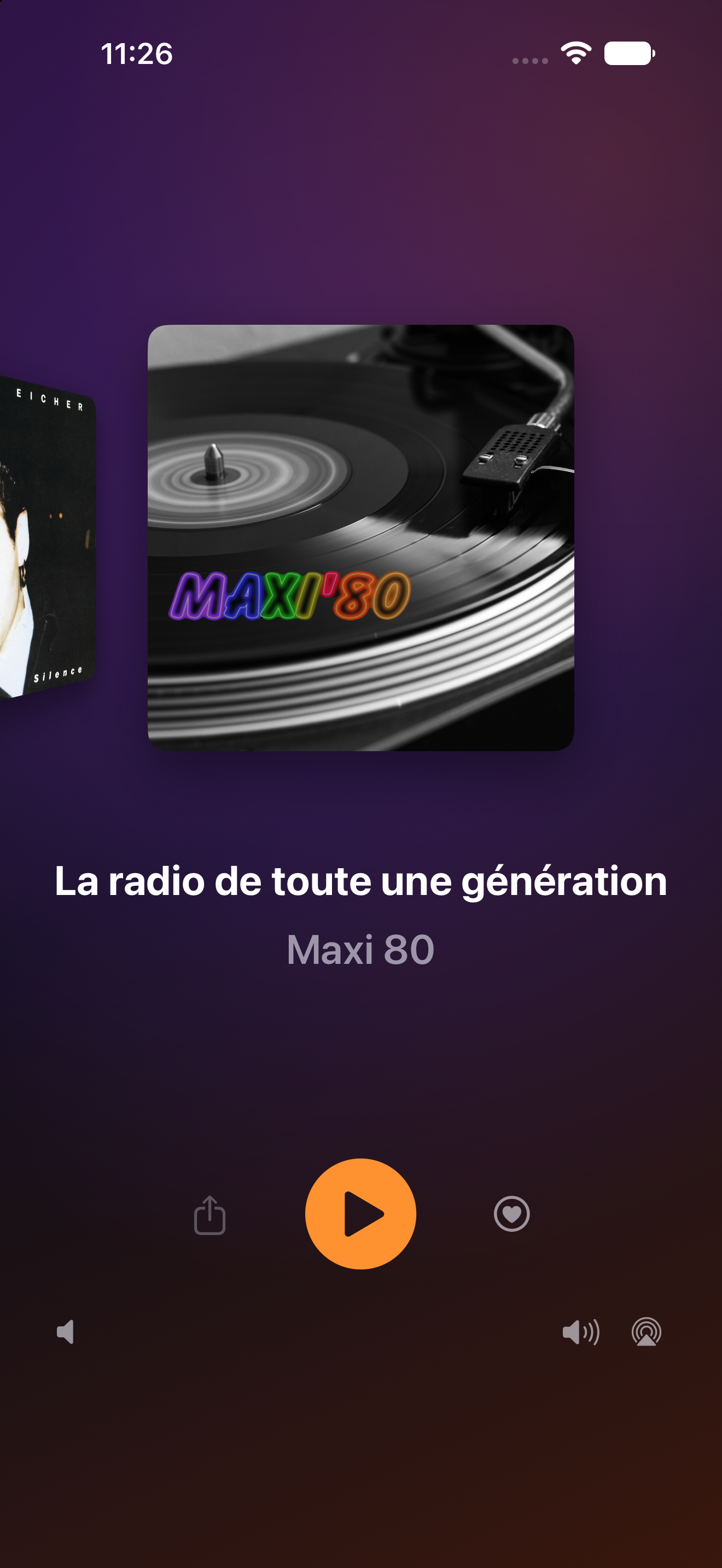 L'écran de lecture de Maxi 80 sur iPhone : une pochette et le titre en cours.